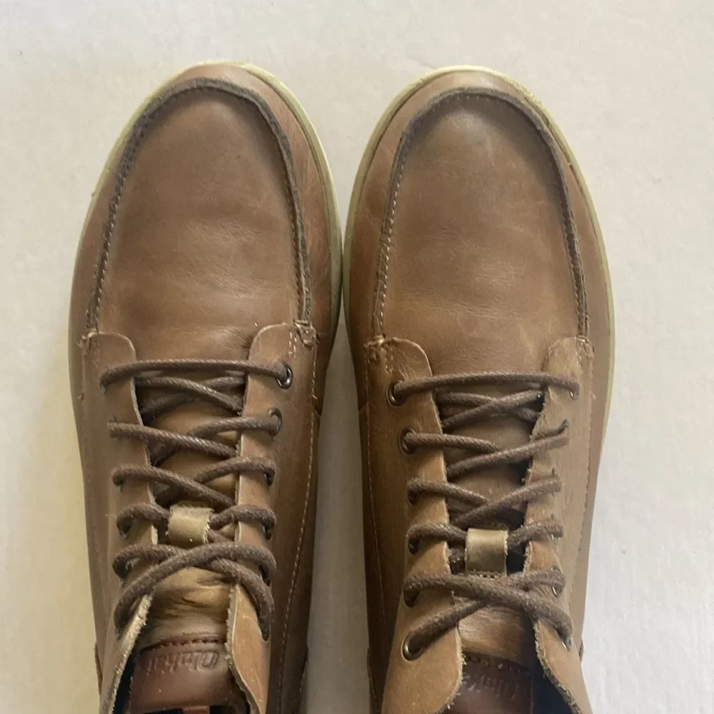 OLUKAI Nalukai Men’s Caramel Brown Leather Mid Top Boots Size 8.5 US
